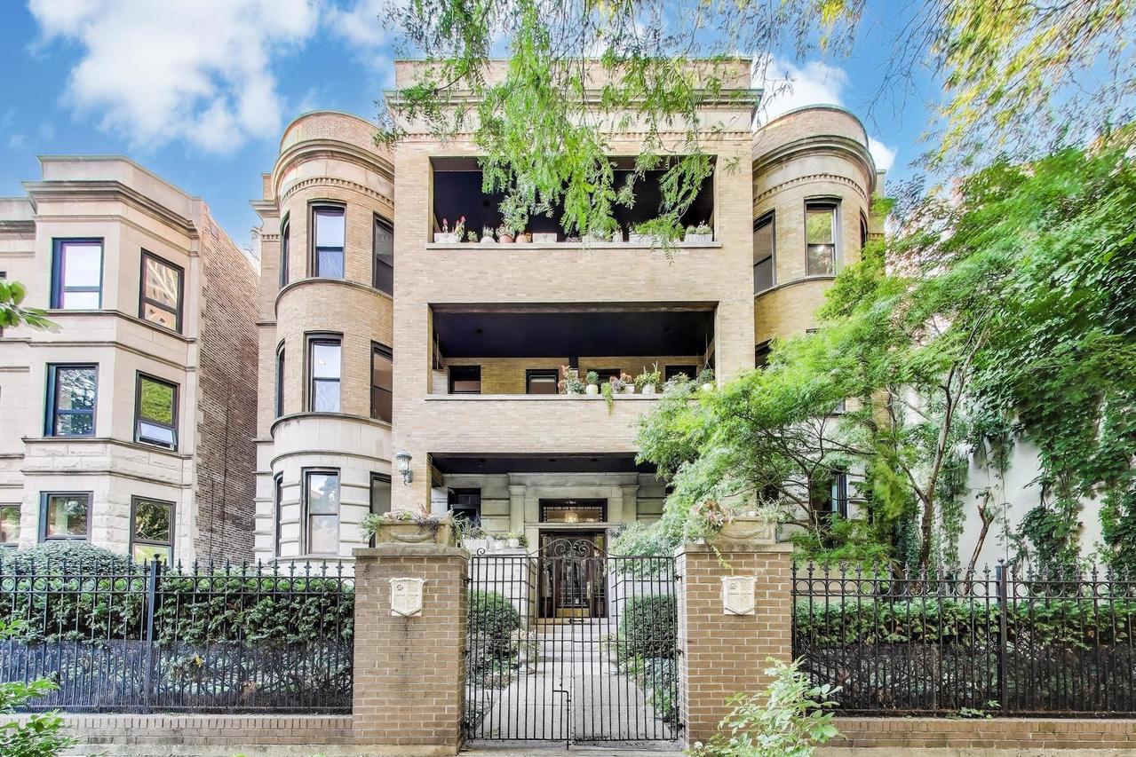 628 W Grace St. #2W, Chicago, IL 60613