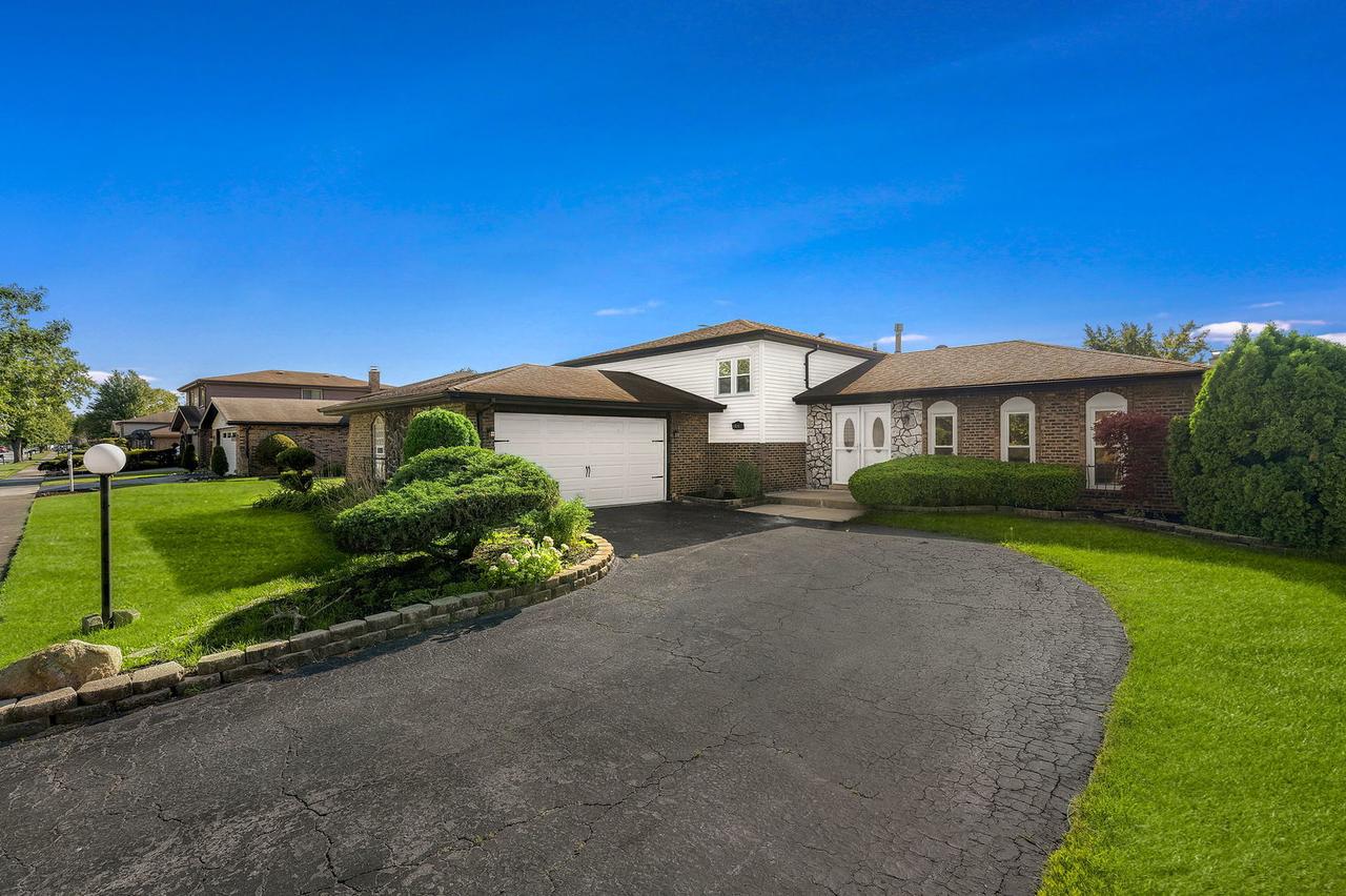 306 S Blackstone Ave., Glenwood, IL 60425