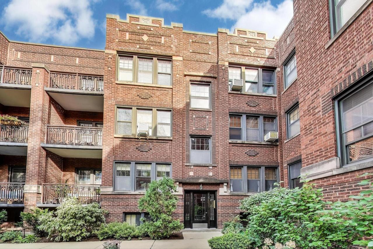 633 Garfield St. #1N, Oak Park, IL 60304