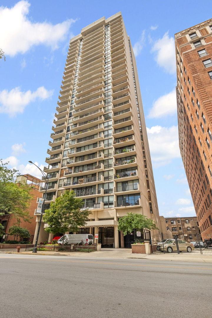 3150 N Sheridan Rd. #2C, Chicago, IL 60657