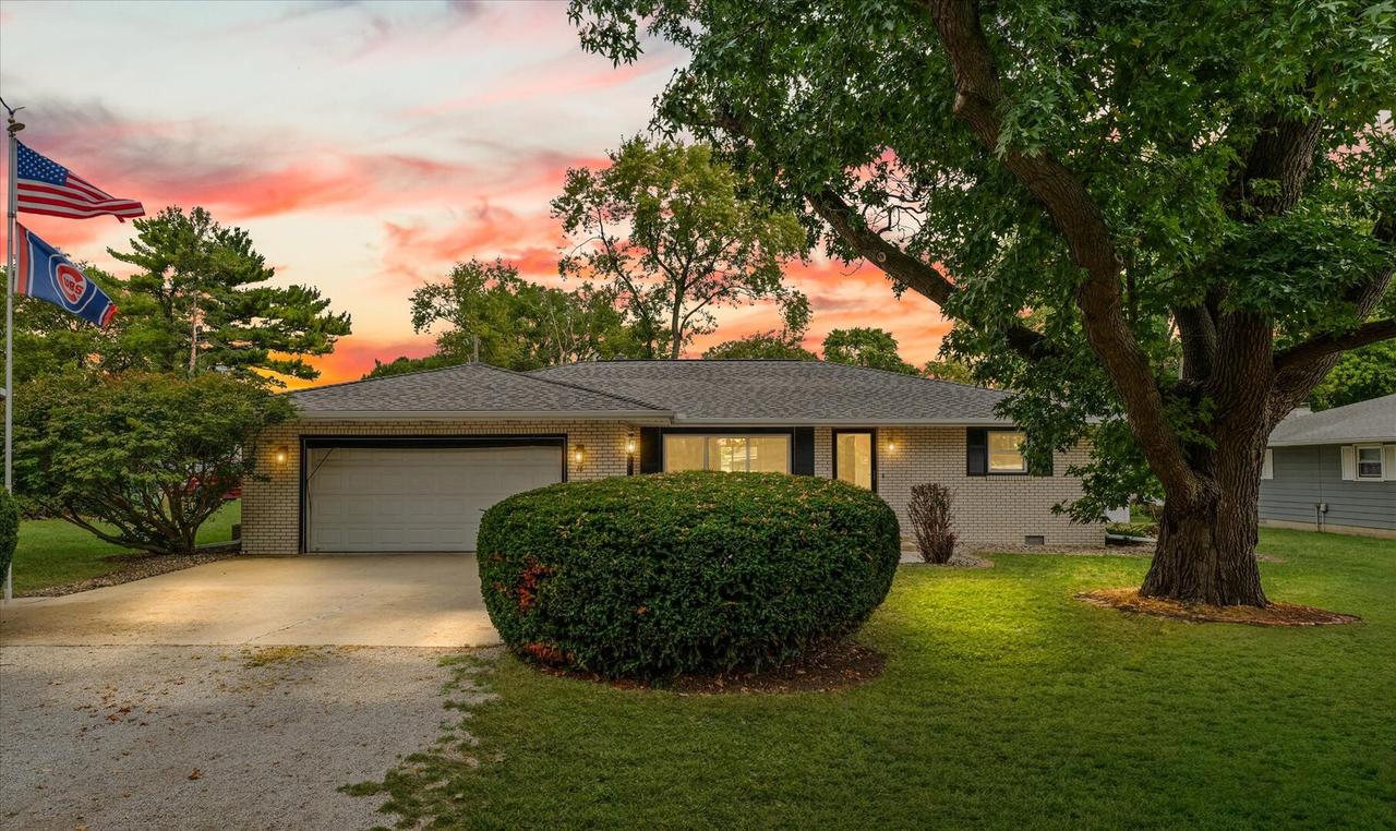 28 S Moery Dr., Bement, IL 61813
