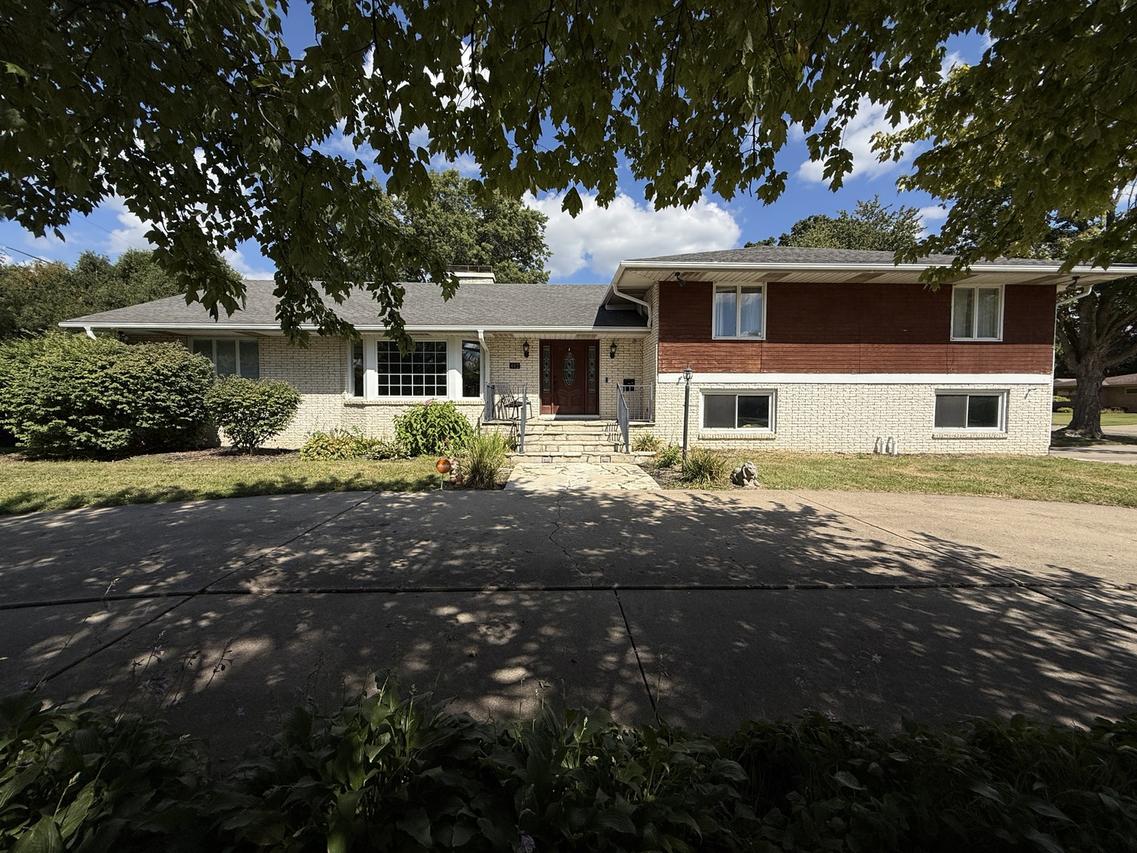 402 W Le Fevre Rd., Sterling, IL 61081