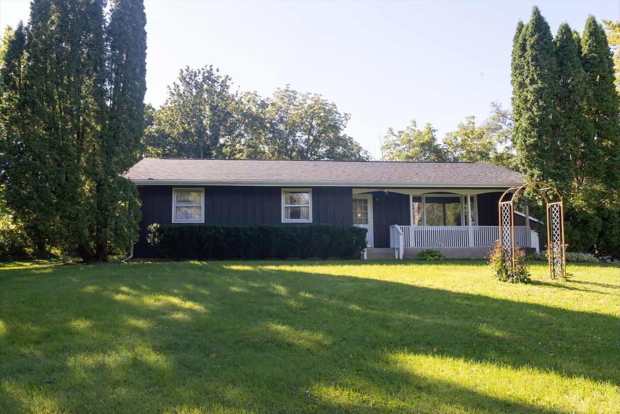 10520 Cemetery Rd., Pecatonica, IL 61063