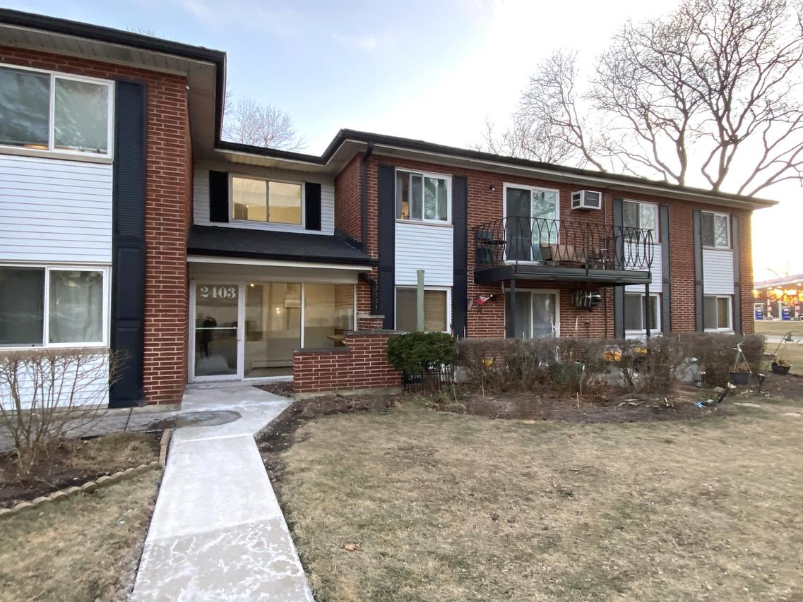 2403 E Brandenberry Ct. #2A, Arlington Heights, IL 60004