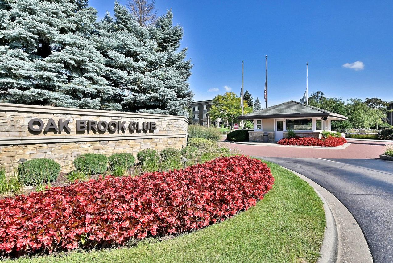 1 Oak Brook Club Dr. #A105, Oak Brook, IL 60523