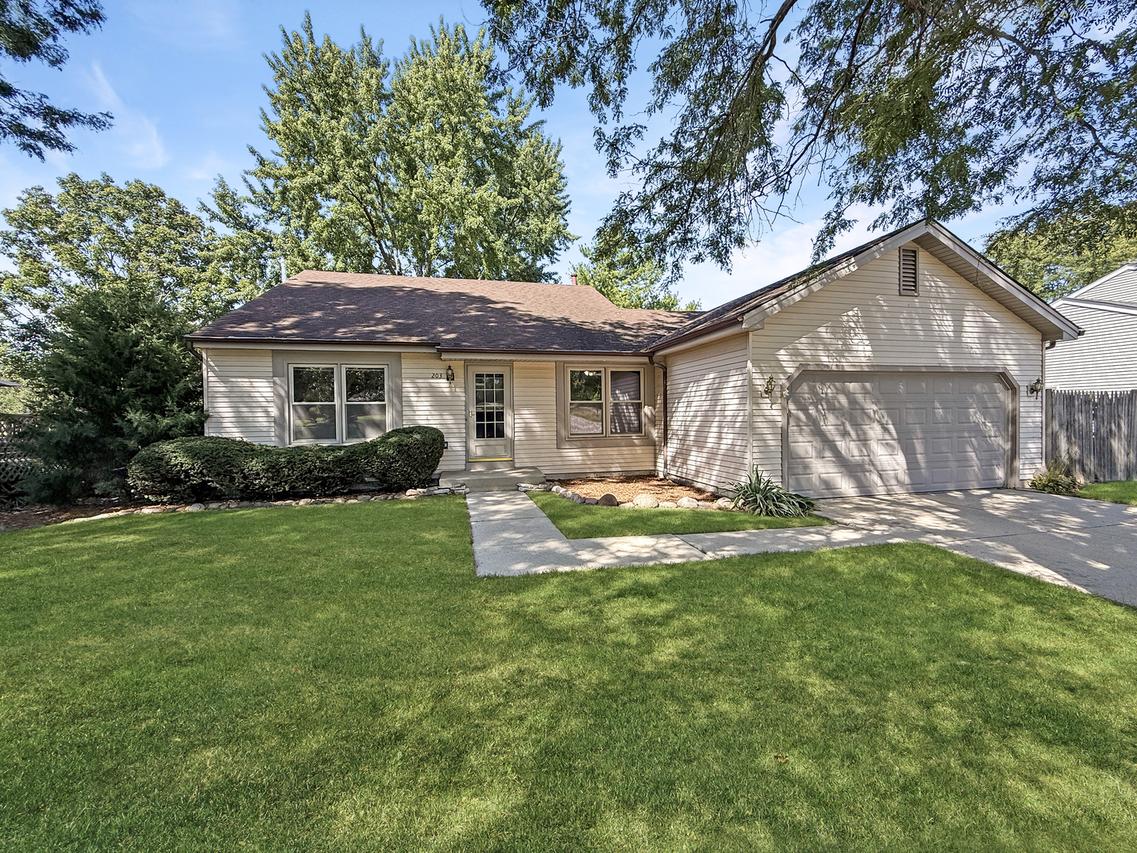 203 N Huntington Dr., Mchenry, IL 60050