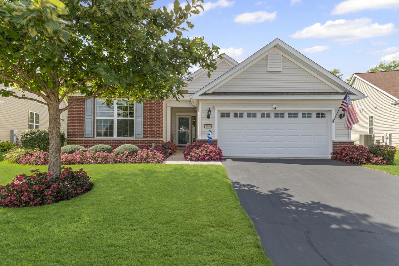 2900 Stoney Creek Dr., Elgin, IL 60124