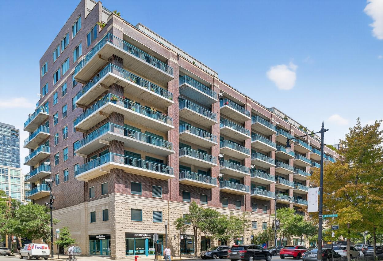920 W Madison St. #B8, Chicago, IL 60607
