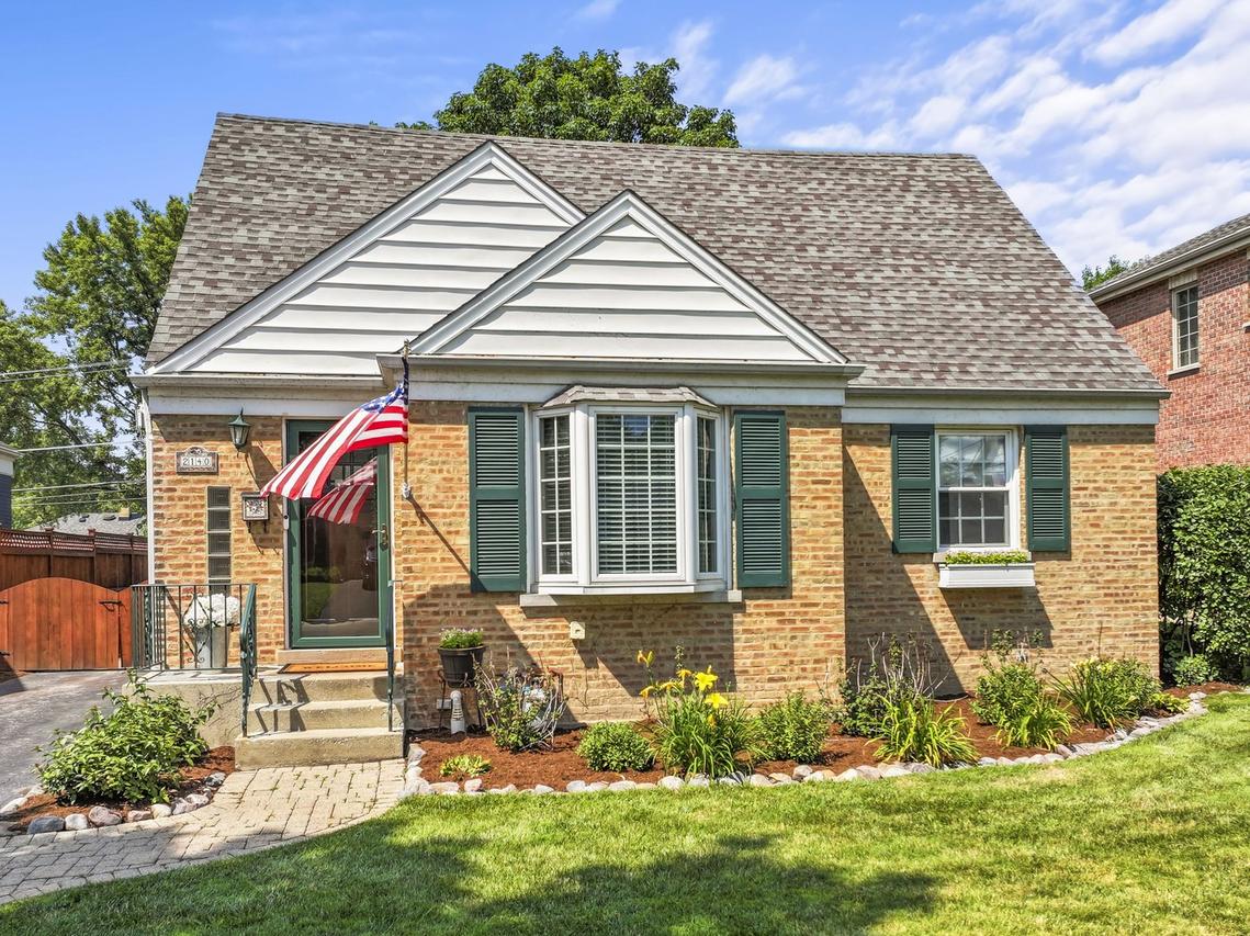 2140 Walnut Ct., Glenview, IL 60025