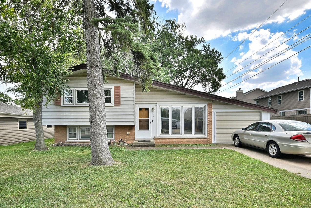 1903 Estes Ave., Des Plaines, IL 60018