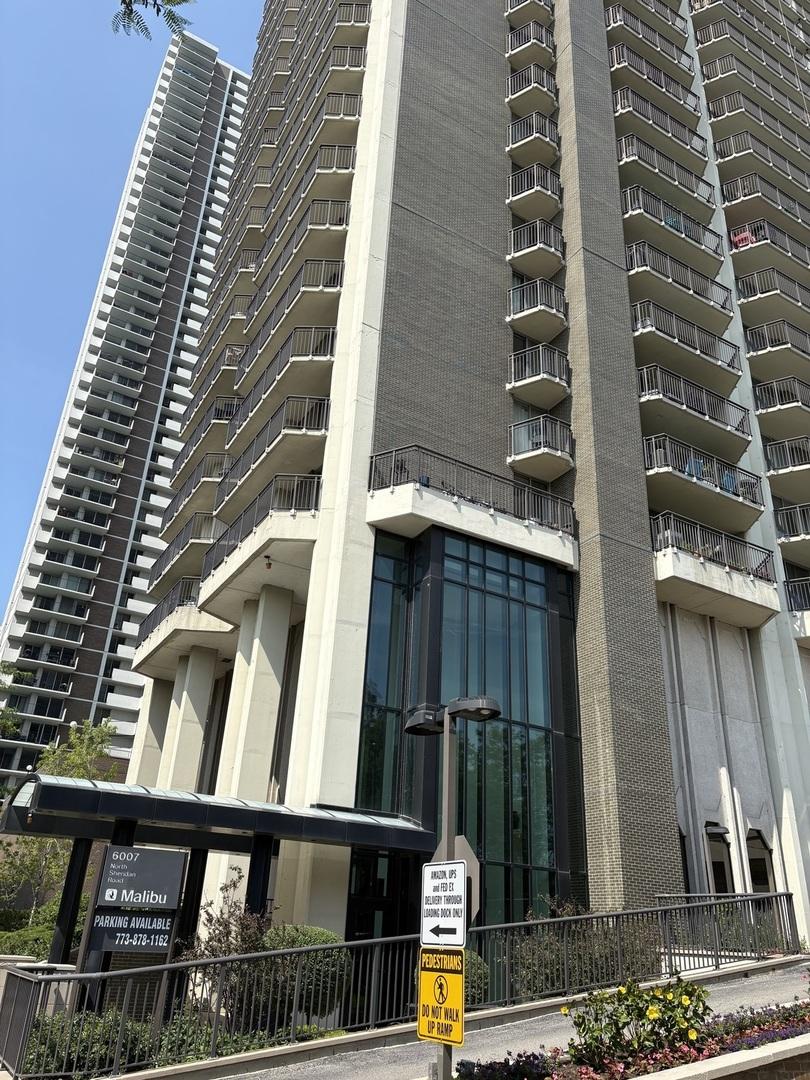 6007 N Sheridan Rd. #24H, Chicago, IL 60660