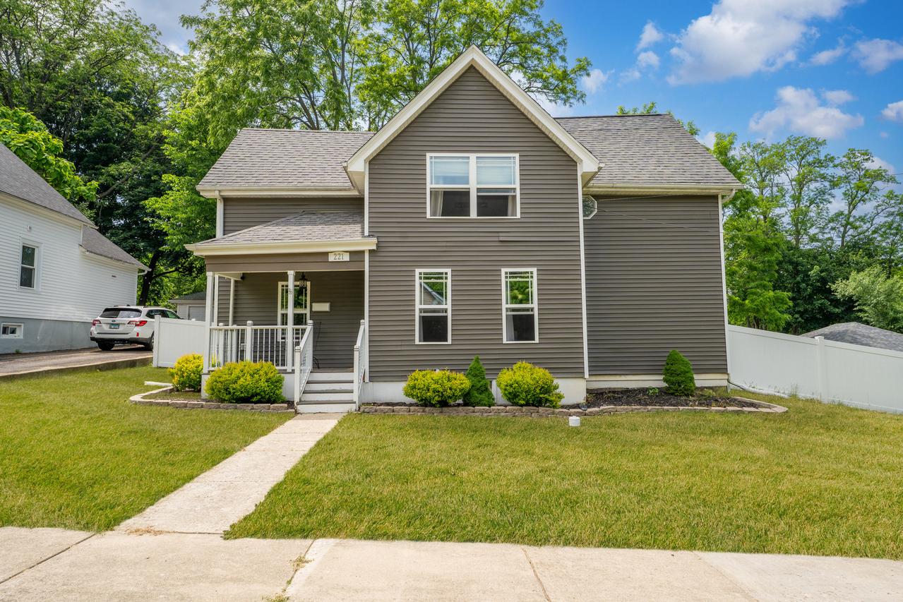 221 N 6th St., St. Charles, IL 60174