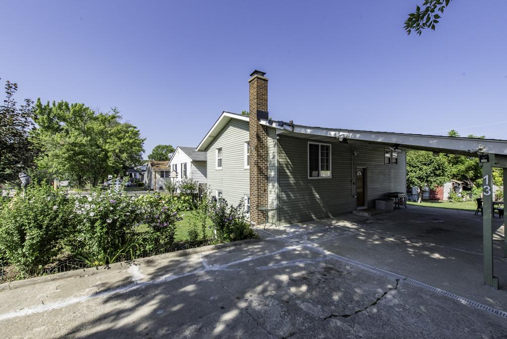 13 N Pioneer Rd., Waukegan, IL 60085