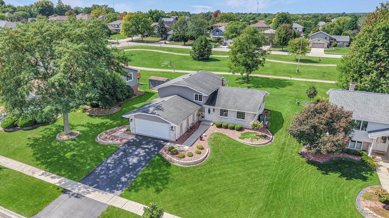 13766 W Deervalley Dr., Homer Glen, IL 60491