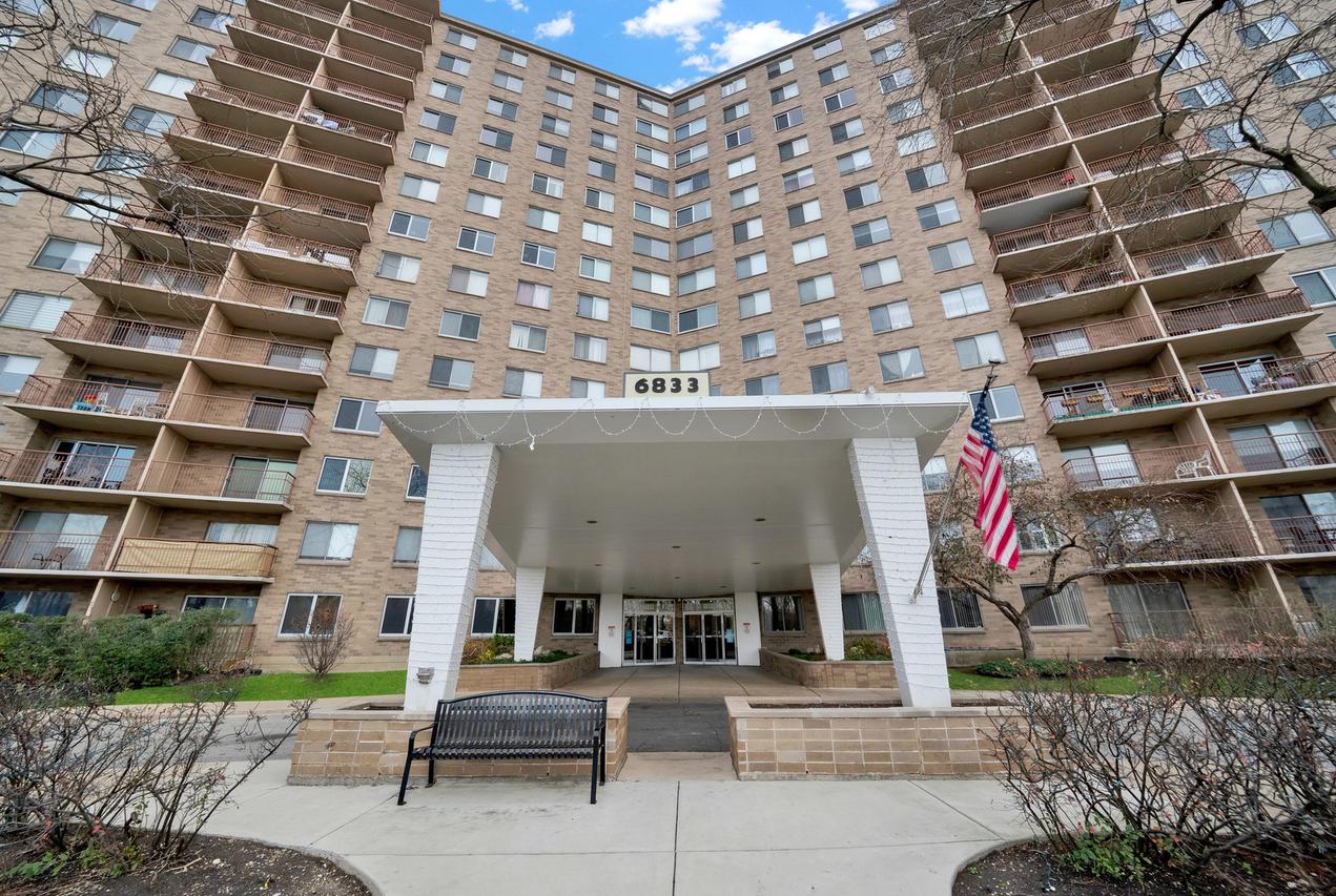 6833 N Kedzie Ave. #709, Chicago, IL 60645