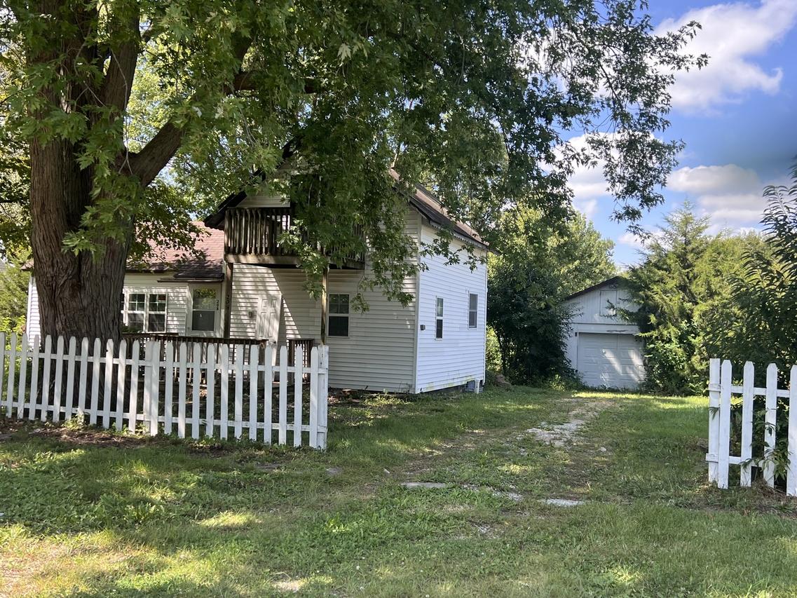 208 S Elm St., Loda, IL 60948