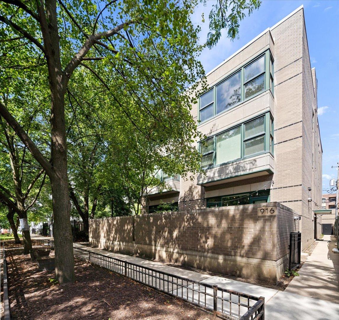 916 W Fletcher St. #C, Chicago, IL 60657