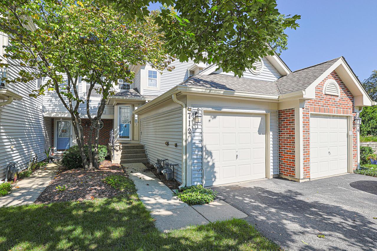 712 Shady Oaks Ct., Elgin, IL 60120