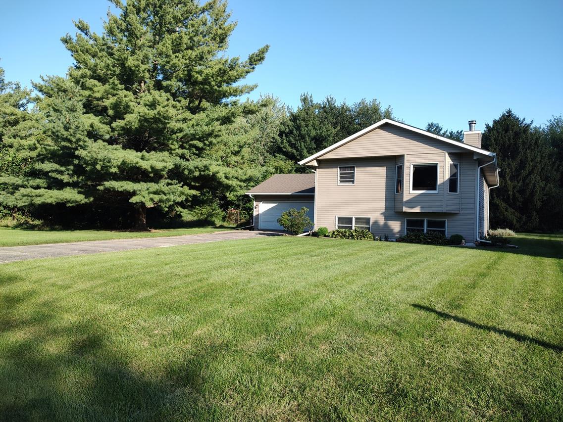 135 Liverpool Dr., Poplar Grove, IL 61065