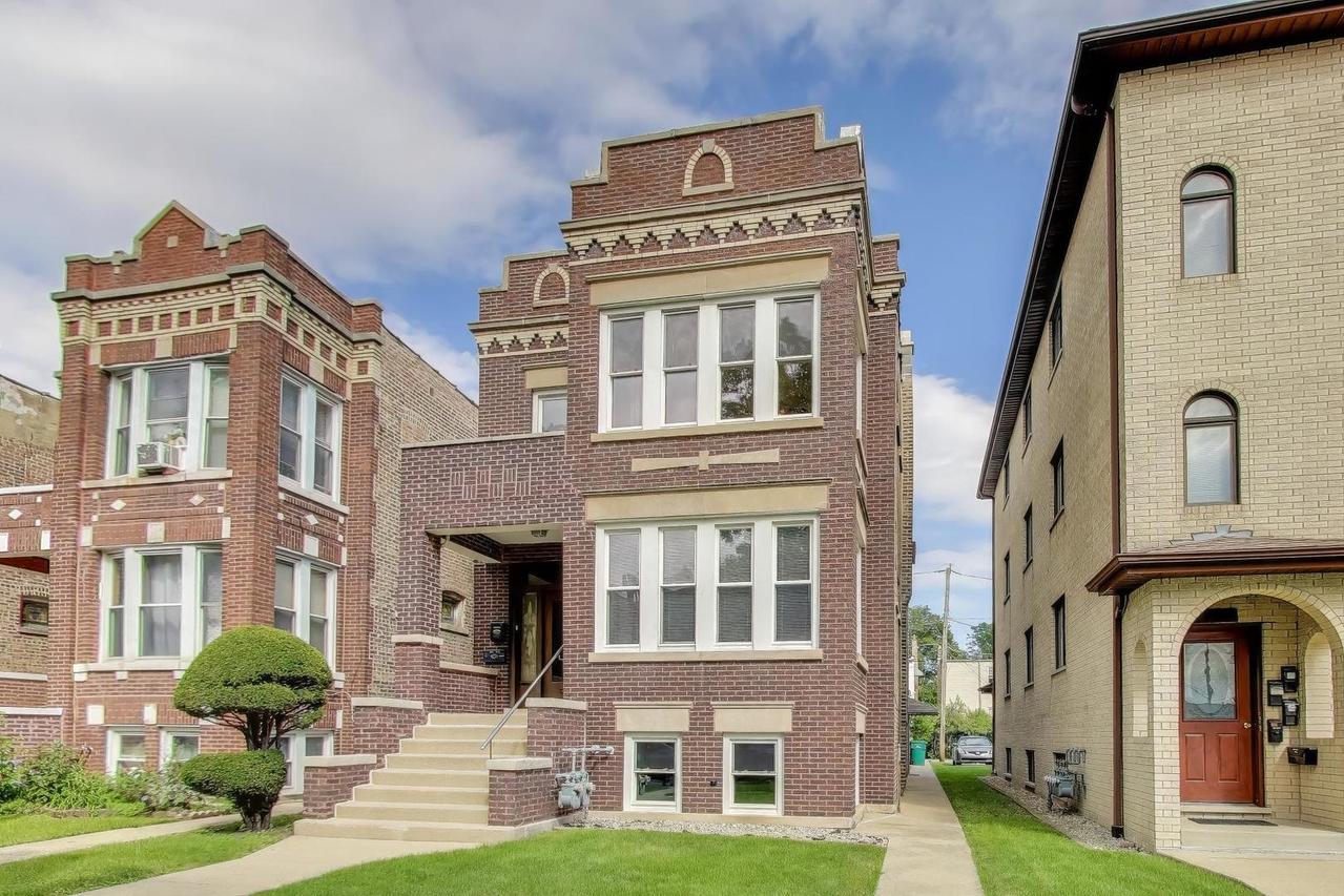 2127 Highland Ave., Berwyn, IL 60402