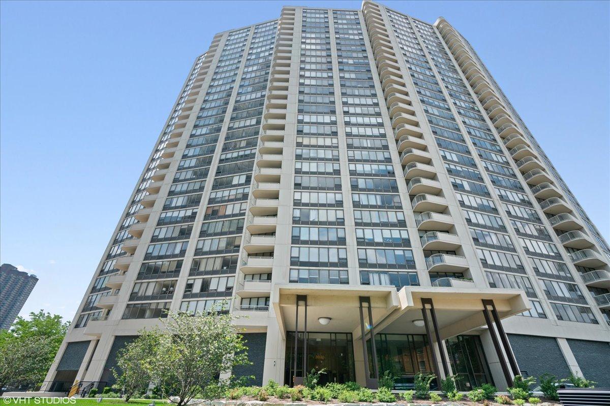 3930 N Pine Grove Ave. #1811, Chicago, IL 60613