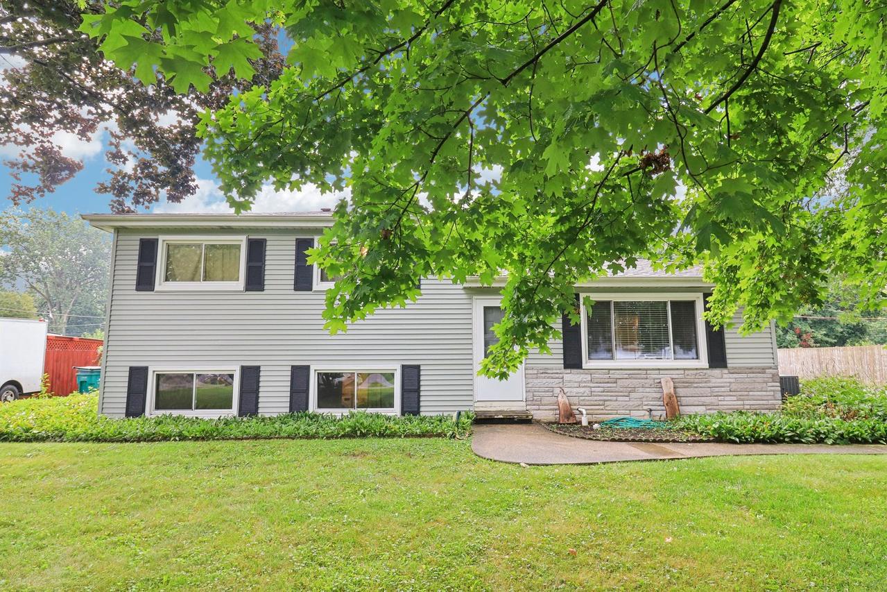37371 N Shirley Dr., Gurnee, IL 60031