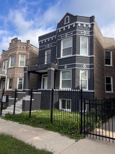 4938 W Rice St., Chicago, IL 60651