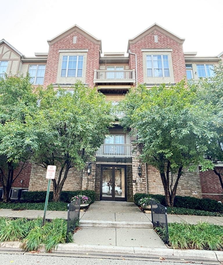 1781 Tudor Ln. #308, Northbrook, IL 60062
