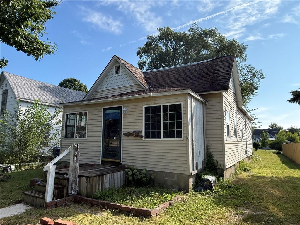 818 S Market St., Hoopeston, IL 60942