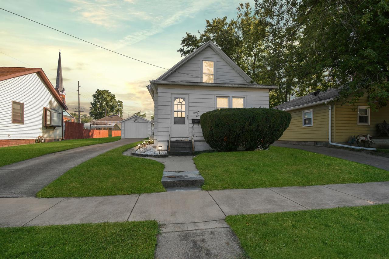 1304 W Chestnut St., Bloomington, IL 61701