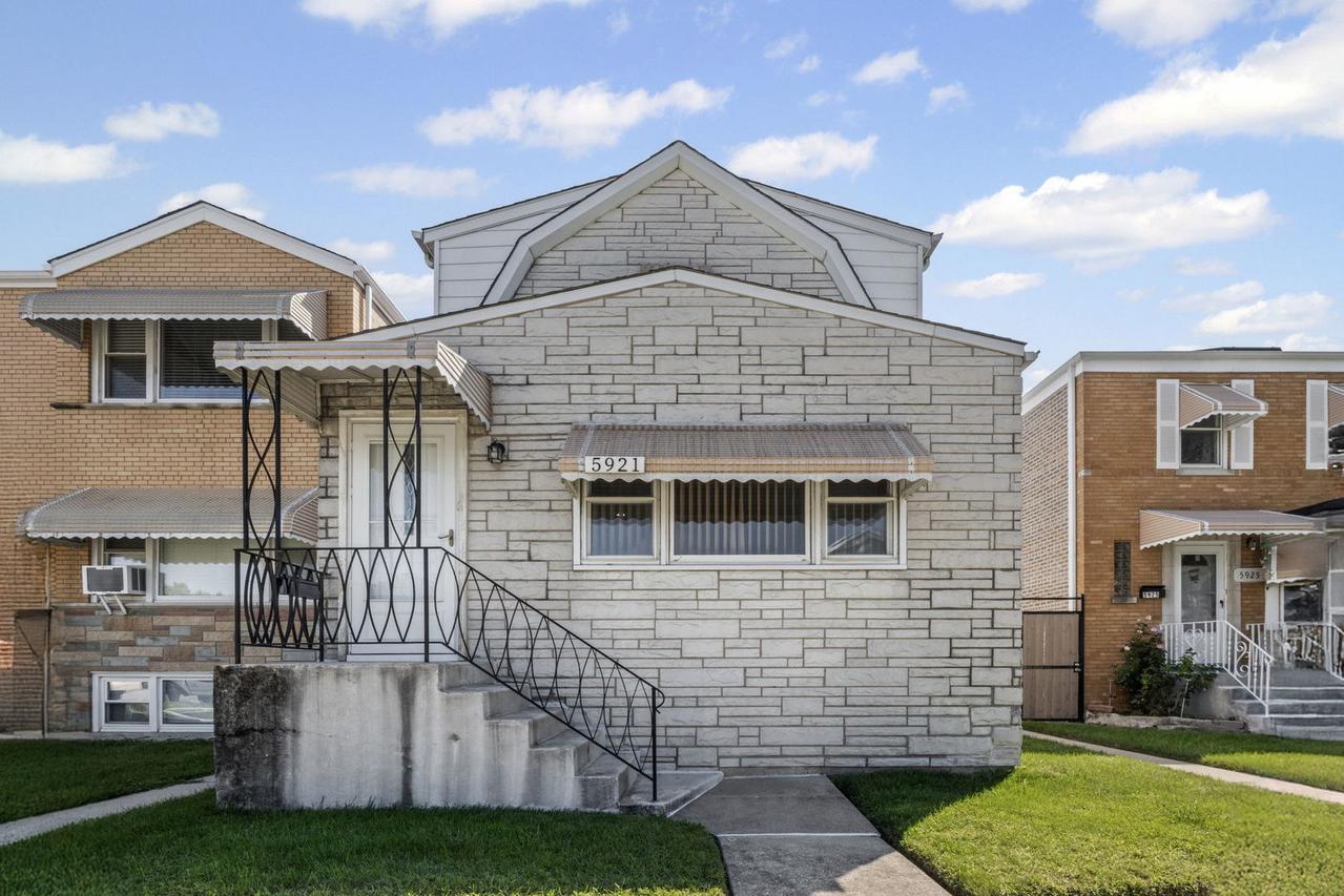 5921 S Keeler Ave., Chicago, IL 60629