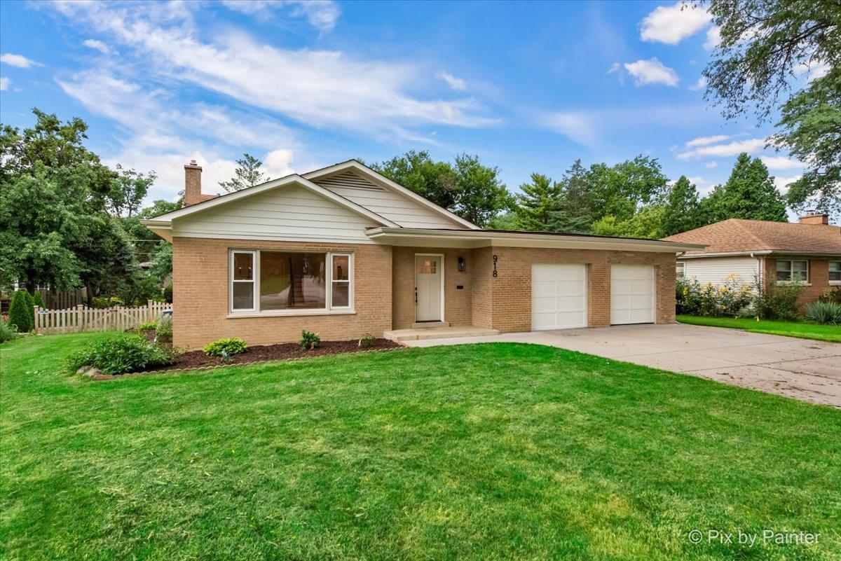 918 Delles Rd., Wheaton, IL 60189