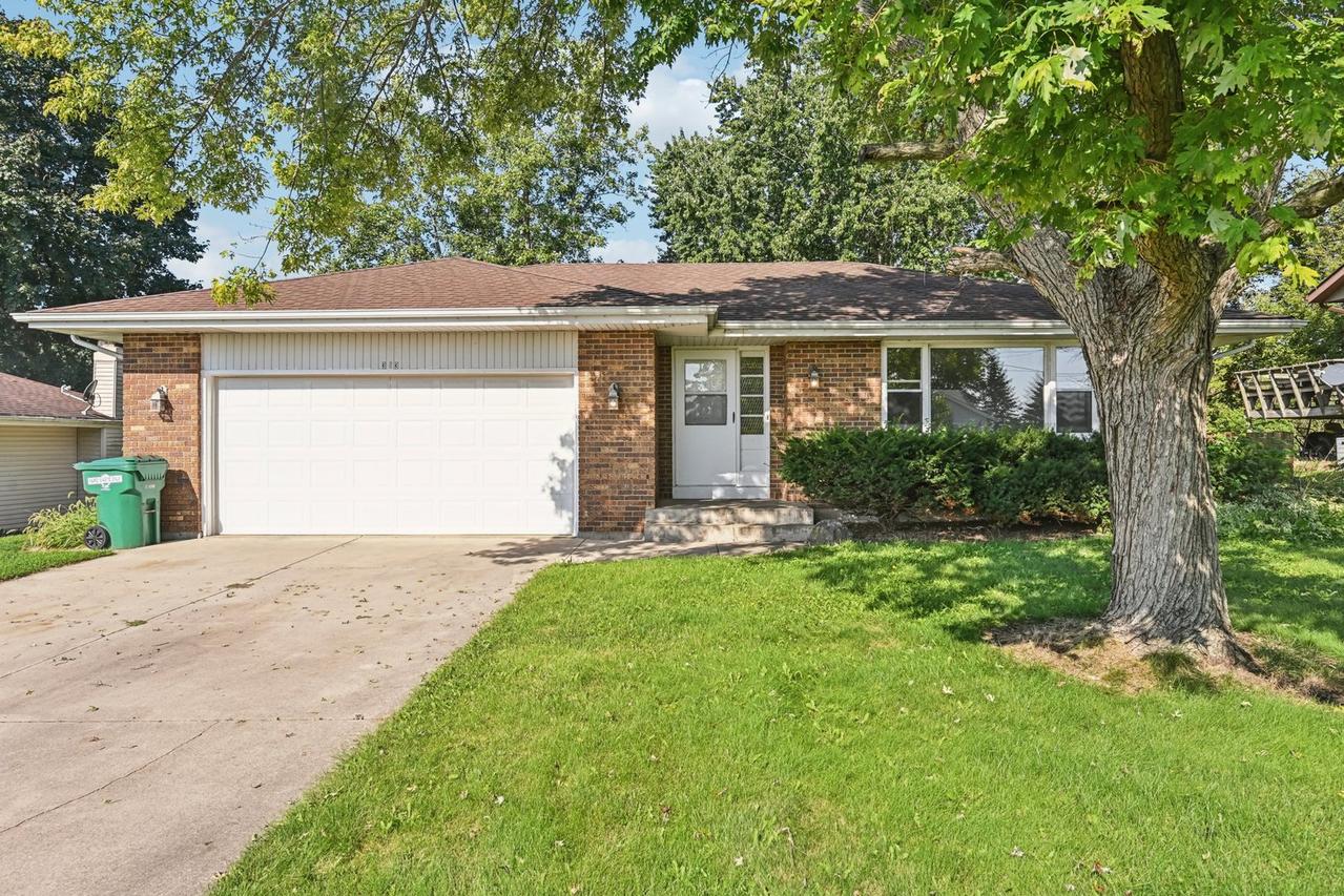 313 S State St., Poplar Grove, IL 61065