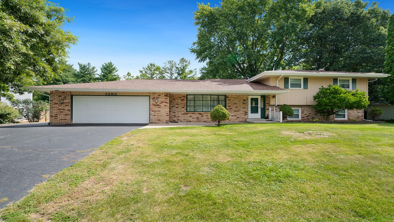 1393 Bryn Mawr St., Rockford, IL 61107
