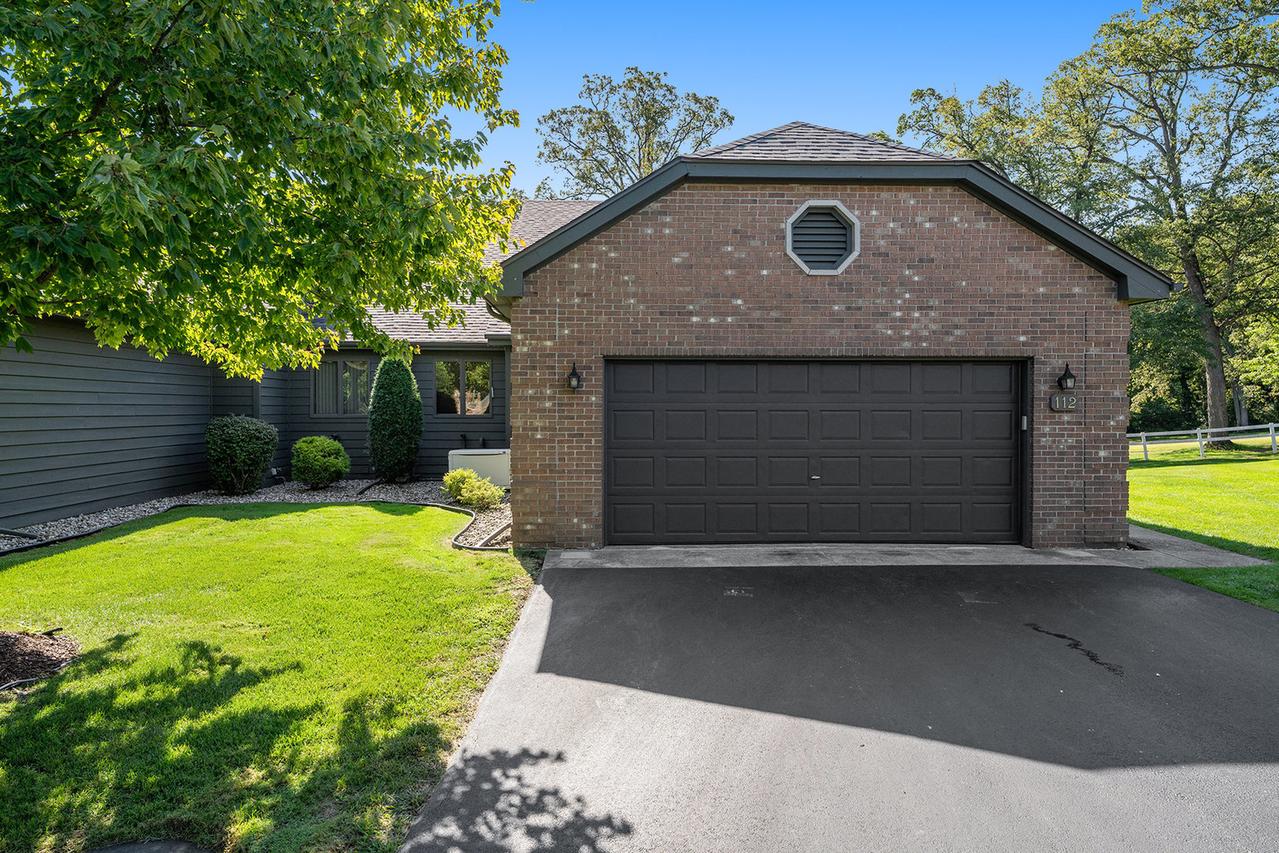 112 Village Woods Dr., Crete, IL 60417