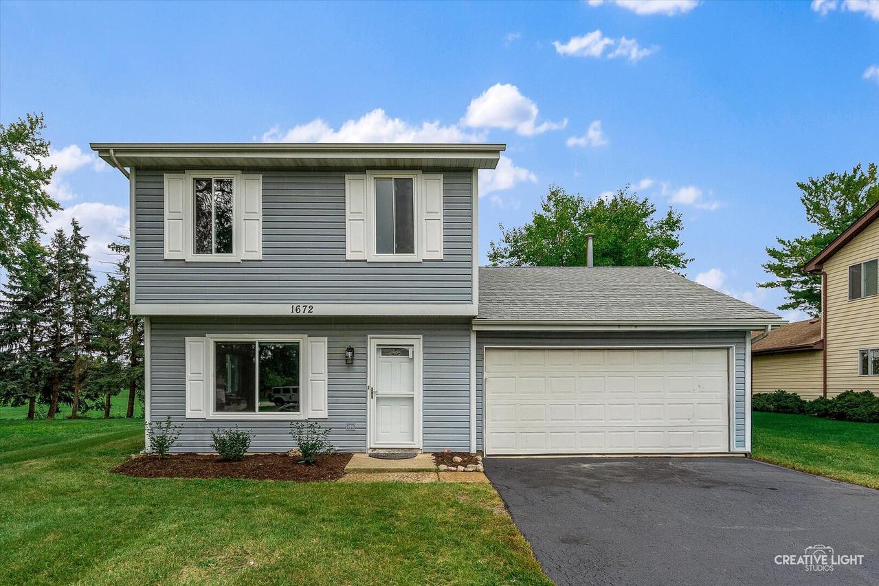 1672 Edinburgh Ln., Aurora, IL 60504
