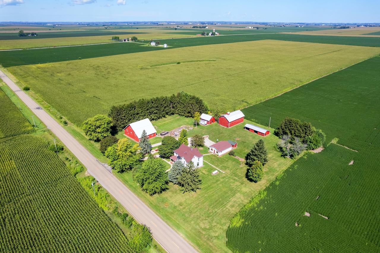 10435 County Line Rd., Leland, IL 60531