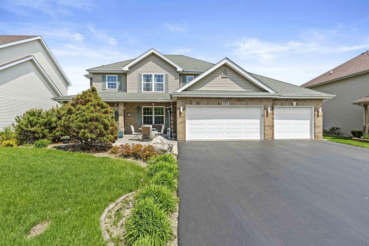 253 Aspen Dr., Beecher, IL 60401