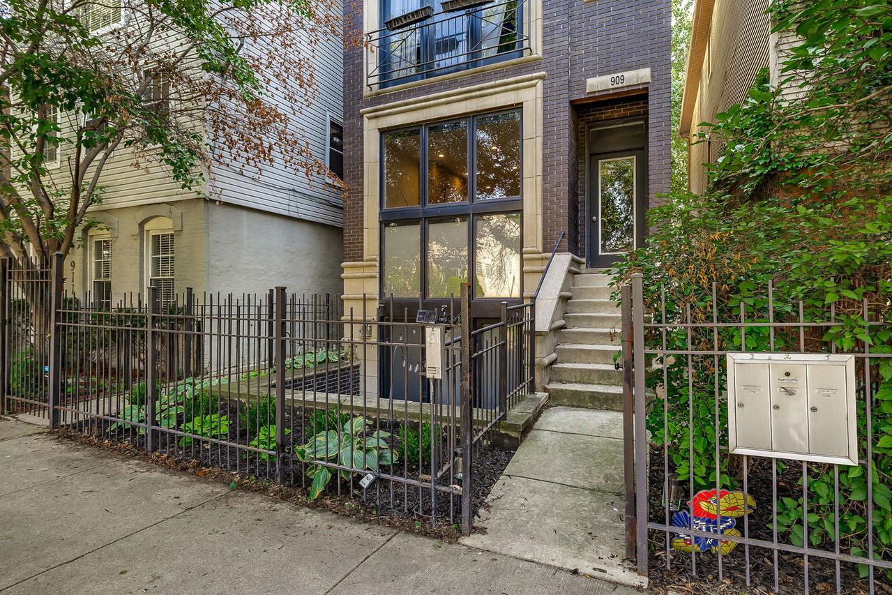 909 N Honore St. #1, Chicago, IL 60622