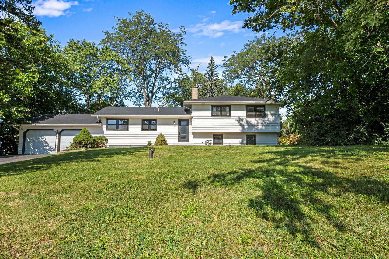 3S126 Park Blvd., Glen Ellyn, IL 60137