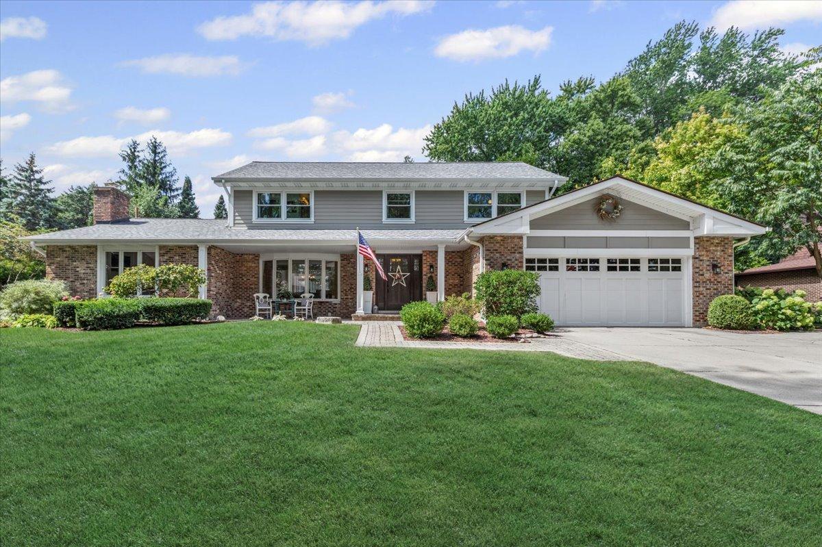 911 Paradise Ln., Libertyville, IL 60048