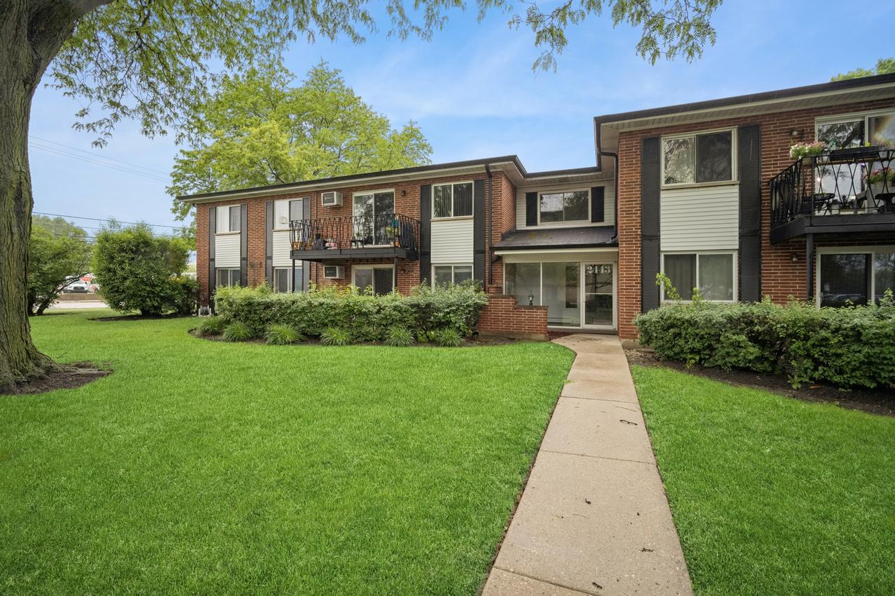 2443 E Brandenberry Ct. #1B, Arlington Heights, IL 60004