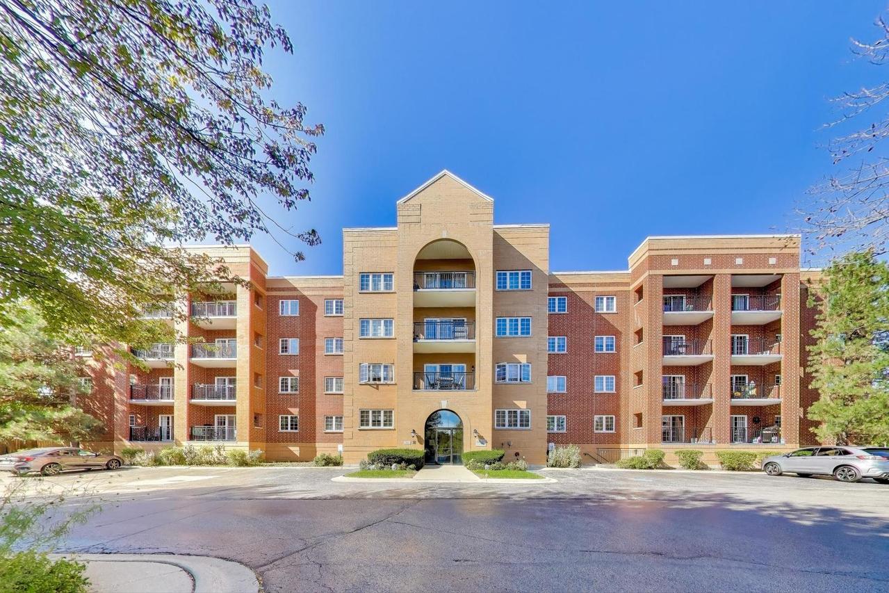 55 S Hale St. #202, Palatine, IL 60067