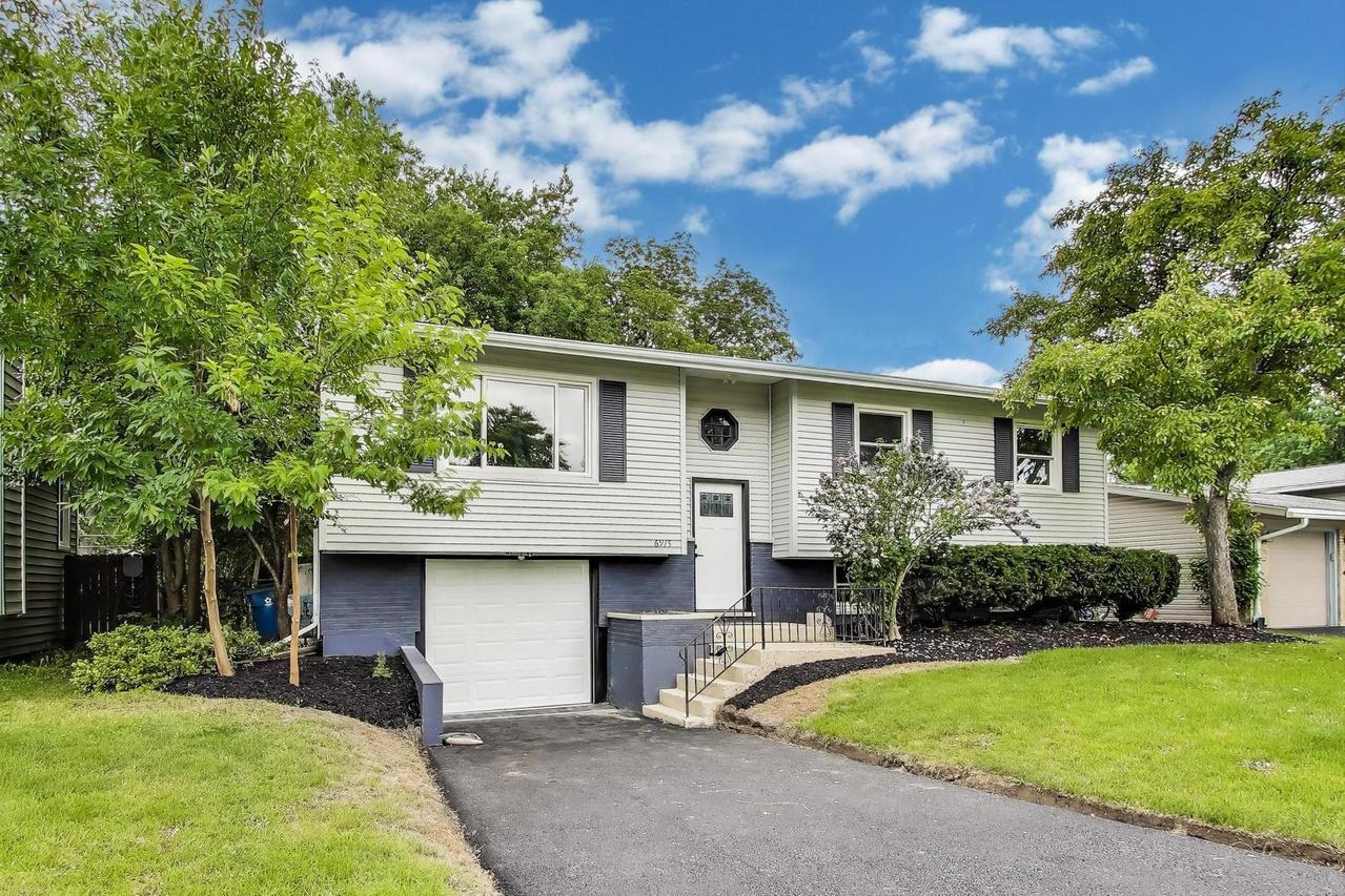 6915 Hawthorne Ln., Hanover Park, IL 60133