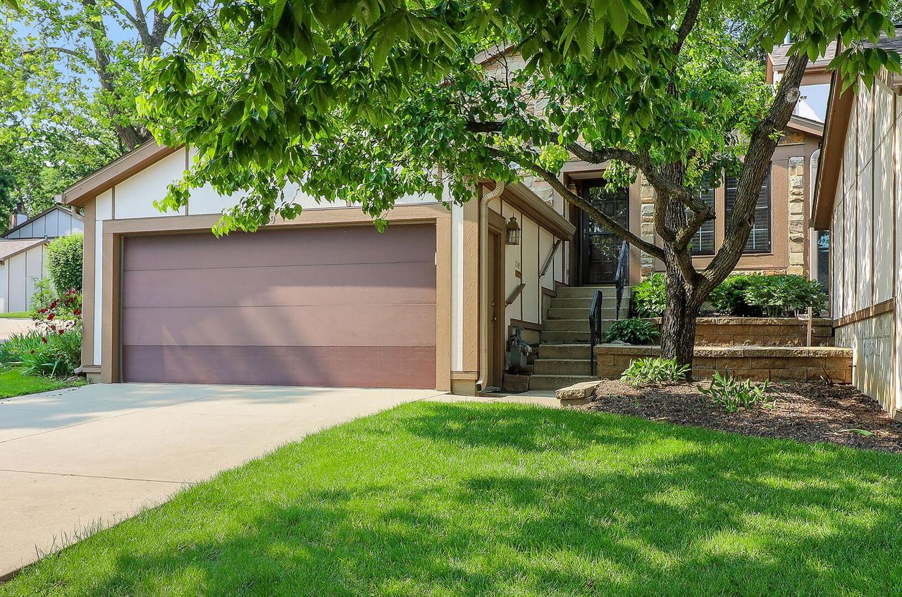 1149 Wheaton Oaks Dr., Wheaton, IL 60187