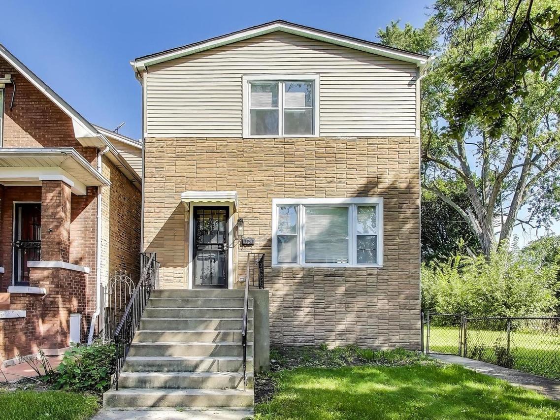 5828 W Iowa St., Chicago, IL 60651