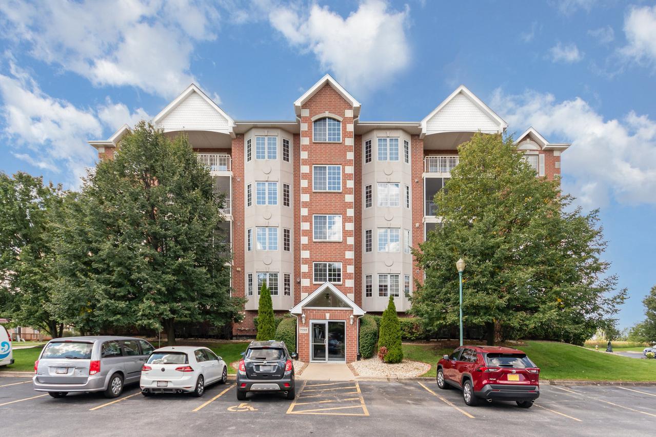 7722 Greenway Blvd. #4SE, Tinley Park, IL 60487