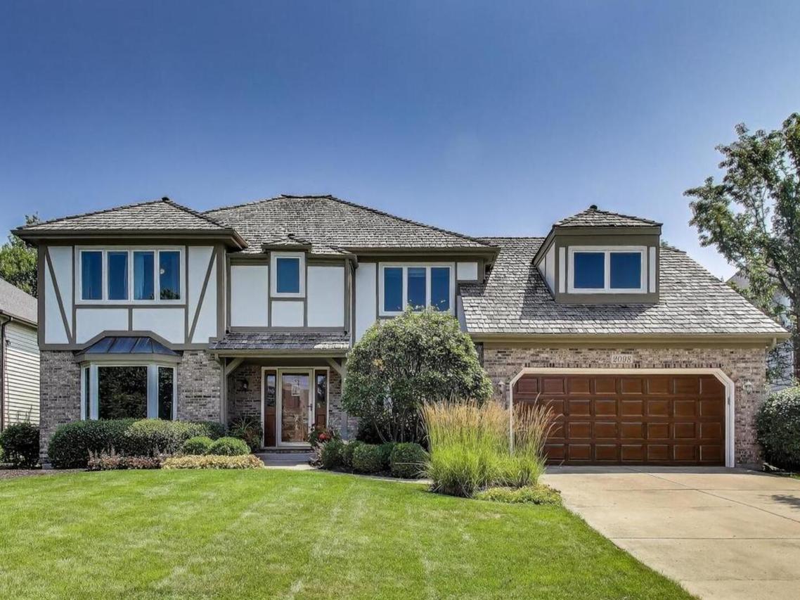 2098 Fall Brook Dr., Naperville, IL 60565