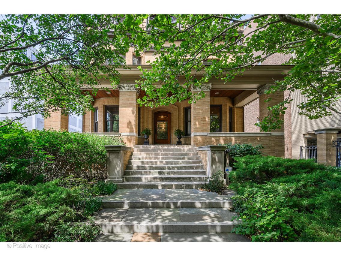 536 W Barry Ave., Chicago, IL 60657