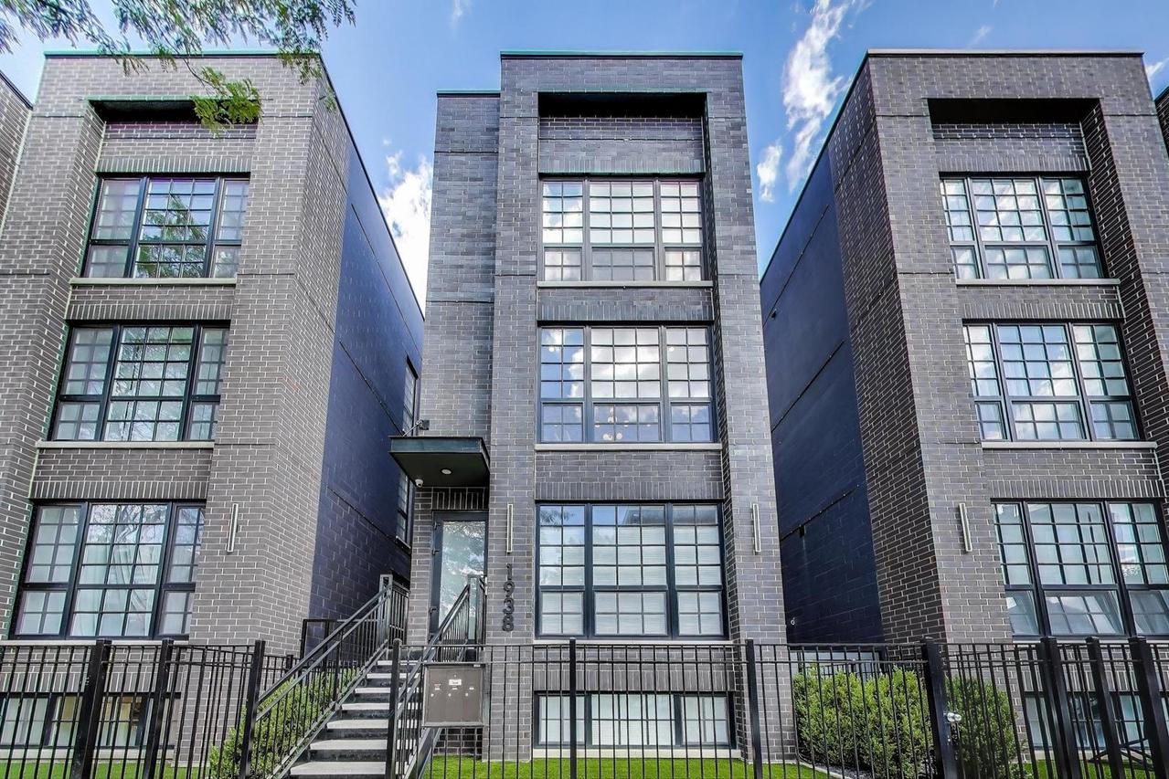 1938 W Belmont Ave. #2, Chicago, IL 60657
